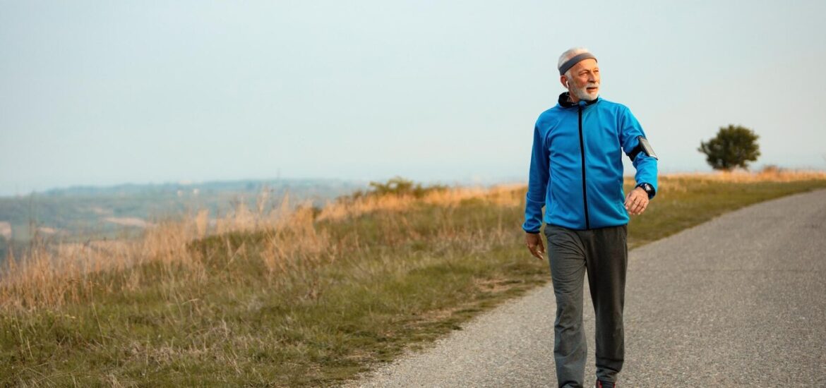 Les bienfaits de la marche sur la santé physique et mentale des seniors